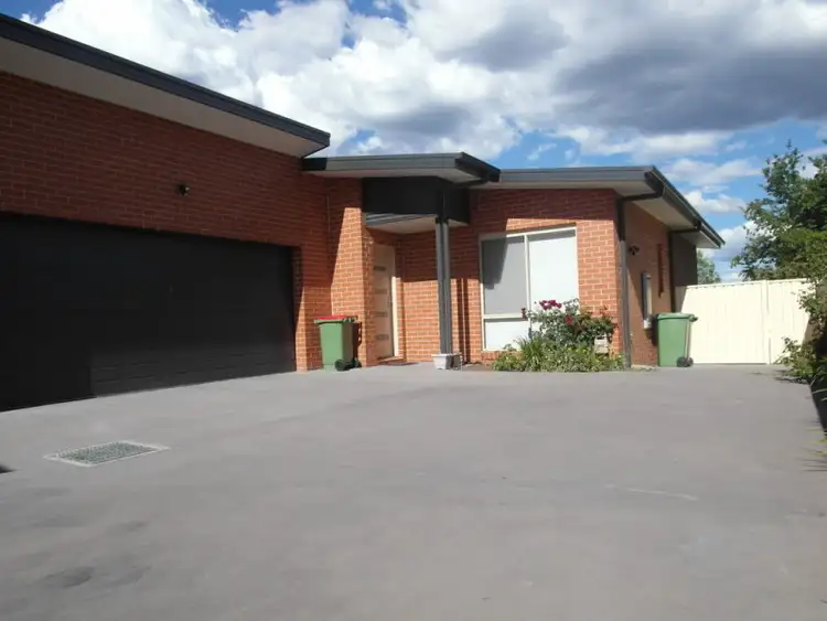 Main view of Homely semi-detached listing, 2/10 Federal Avenue, Queanbeyan NSW 2620