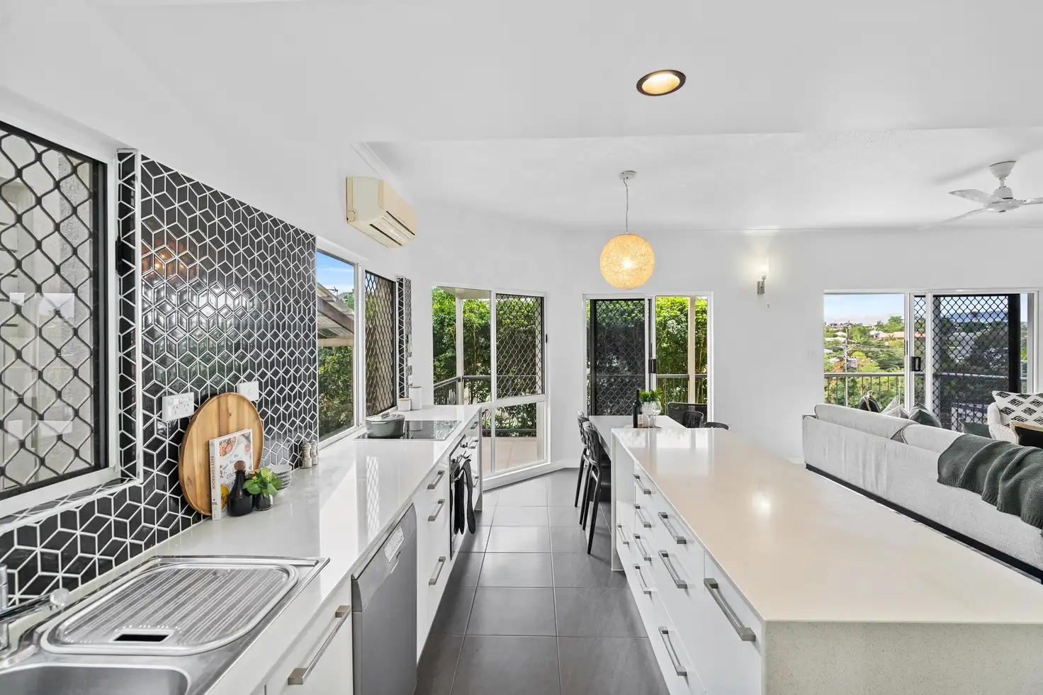 Main view of Homely townhouse listing, 8/5 Brinsmead Terrace, Kanimbla QLD 4870