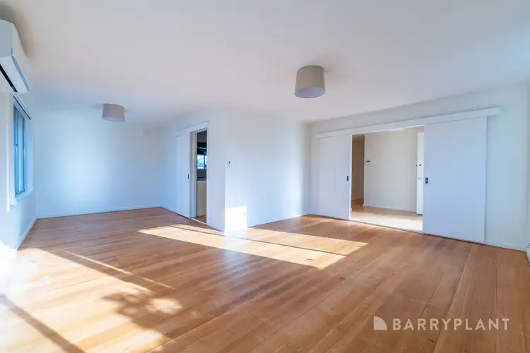 Second view of Homely house listing, 5 Cresta Court, Lalor VIC 3075