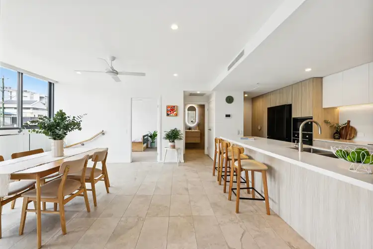 204/5 Nyrang Avenue, Palm Beach QLD 4221