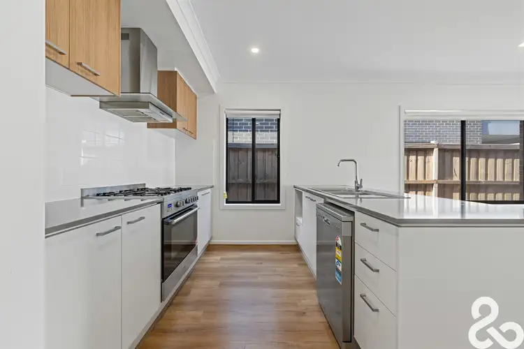 Sixth view of Homely house listing, 3 Raindrop Circuit, Fraser Rise VIC 3336