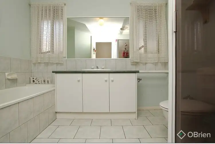 Fifth view of Homely house listing, 2 Jamieson Court, Werribee VIC 3030