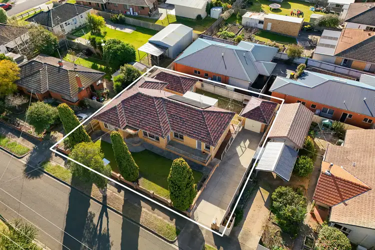 Second view of Homely house listing, 4 Enid Street, Bairnsdale VIC 3875