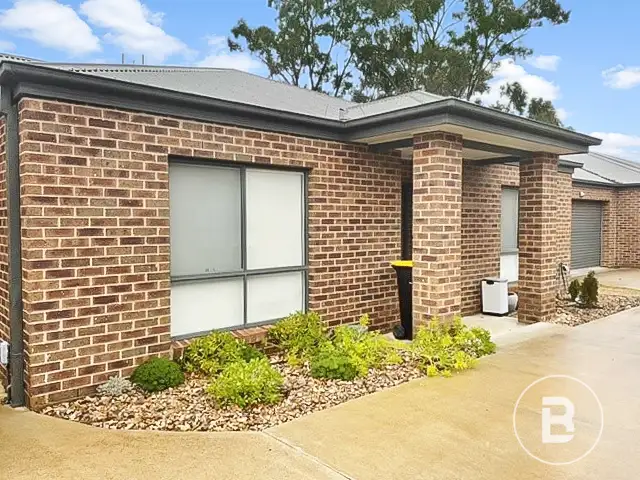 Main view of Homely townhouse listing, 2/18A Curtain Street, Eaglehawk VIC 3556