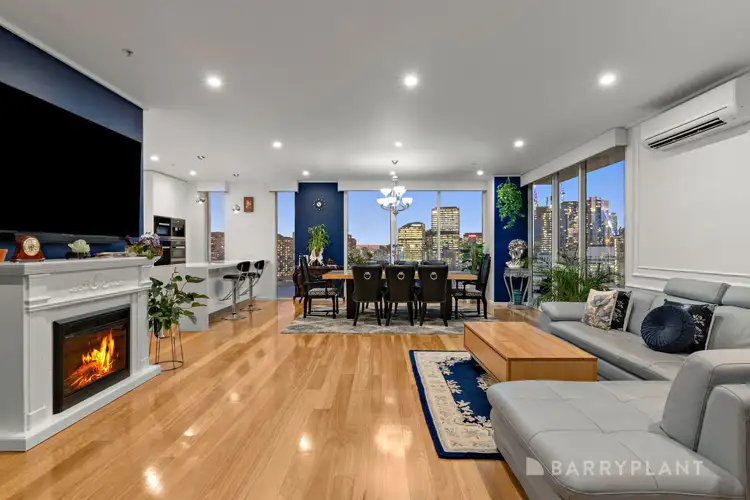 213/83 Whiteman Street