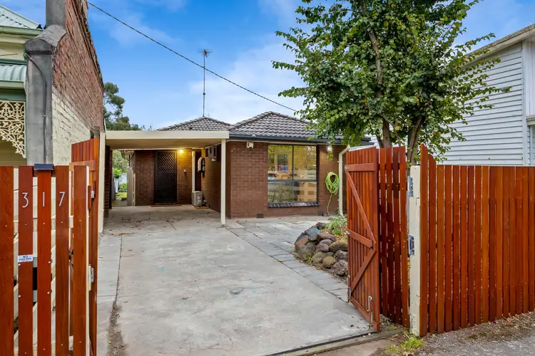 317 Armstrong Street North, Soldiers Hill VIC 3350