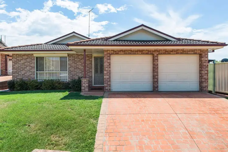 1 Woodlands Drive, Glenmore Park NSW 2745