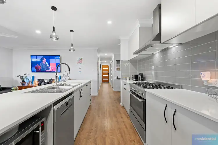 Sixth view of Homely house listing, 8 Kelvin Court, Flagstone QLD 4280