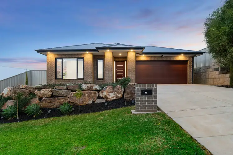 19 Bennelong Crescent, Lloyd NSW 2650