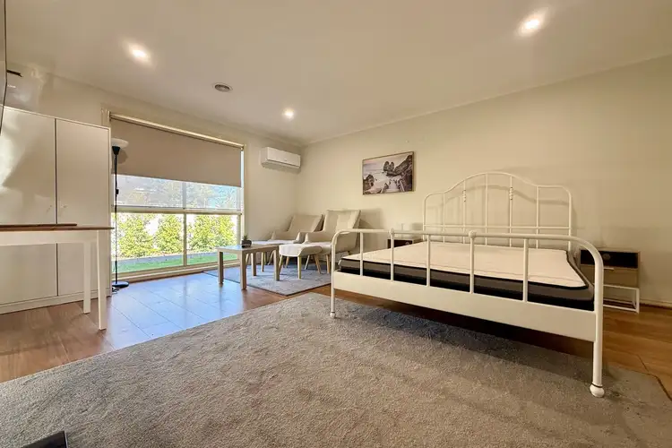 10 Lauffre Walk, Caroline Springs VIC 3023