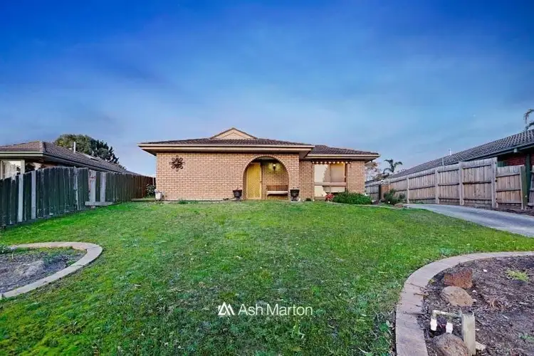 100 Lyrebird Drive, Carrum Downs VIC 3201