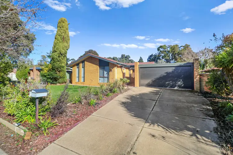 24 Pinaroo Drive, Glenfield Park NSW 2650