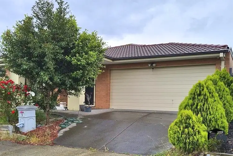 5 Hackney Circuit, Clyde North VIC 3978