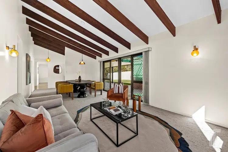 4 Lochleven Street, Carindale QLD 4152
