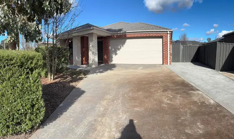 13 Uralla Street, Manor Lakes VIC 3024