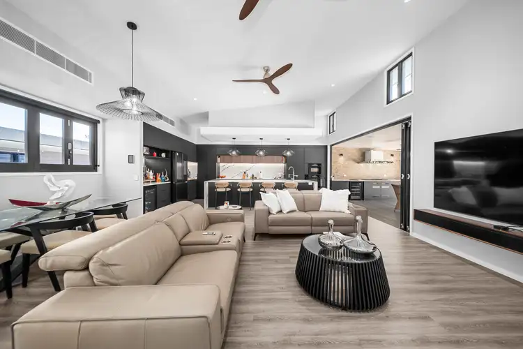 15 Brescia Street, Holland Park West QLD 4121
