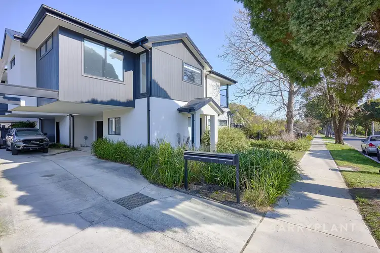 2/18 Loch Street, Kilsyth VIC 3137