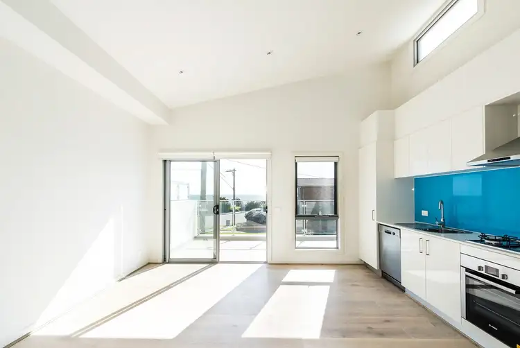 Fourth view of Homely townhouse listing, 2/183 Beach Road, Mordialloc VIC 3195