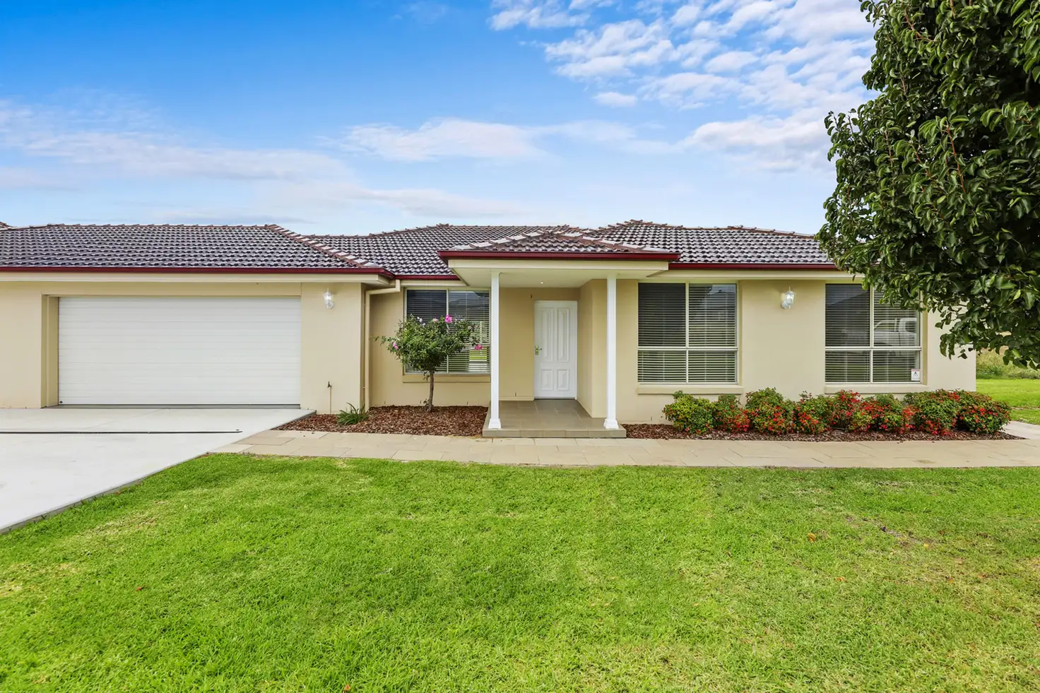 Main view of Homely semi-detached listing, 18 Evesham Circuit, Tamworth NSW 2340