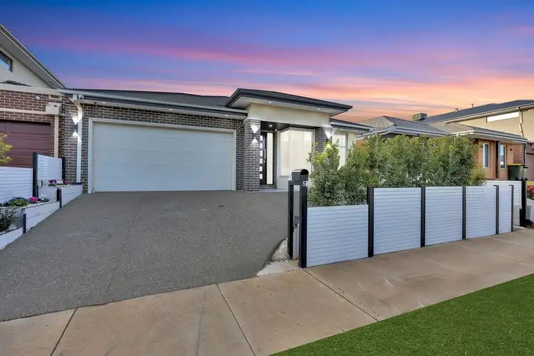 5 Mosley Crescent, Truganina VIC 3029
