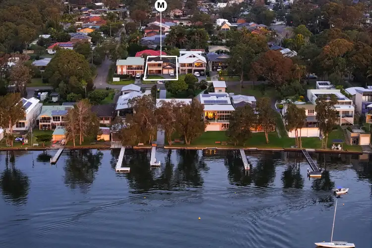 5 Bambury Avenue, Summerland Point NSW 2259