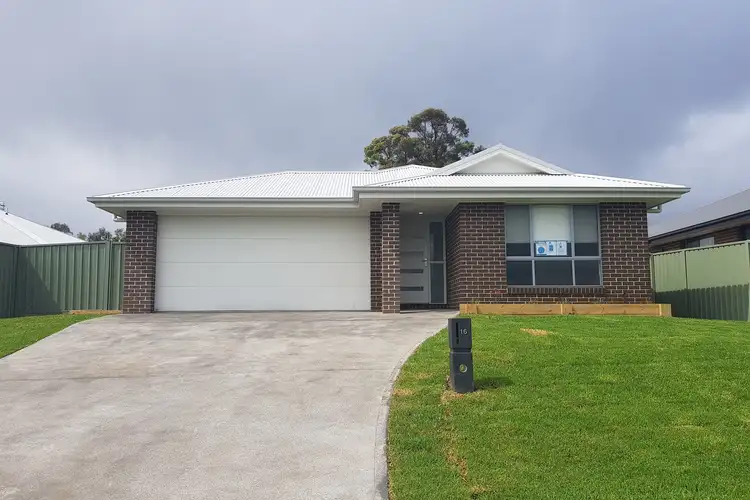 16 Adele Close, Nowra NSW 2541