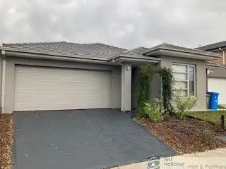 6 Warmbrunn Crescent, Berwick VIC 3806