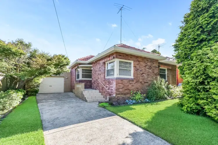 11 Miowera Avenue
