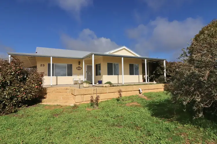 23 Ninghan Road, Wongan Hills WA 6603