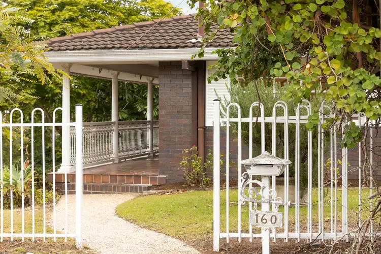 160 Burbong Street, Chapel Hill QLD 4069