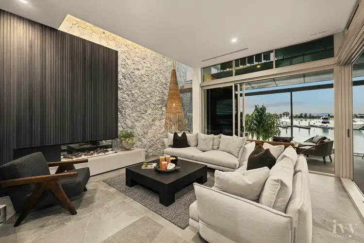 10103/2 Ephraim Island