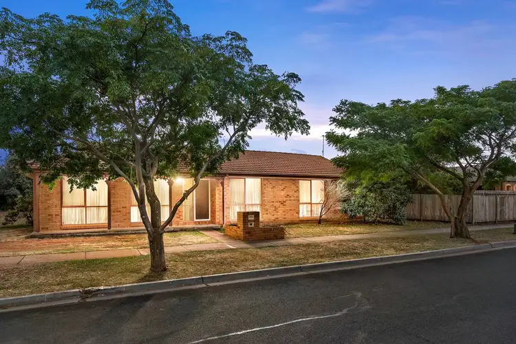 18 Becker Close, Melton West VIC 3337