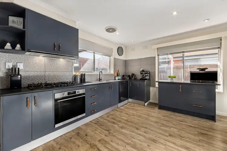 13 Barringun Crescent, Clayton South VIC 3169