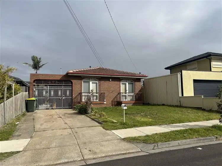 4 Fairbank Avenue, Gladstone Park VIC 3043
