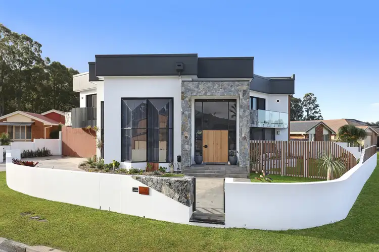 10 Hutchinson Drive, Balgownie NSW 2519