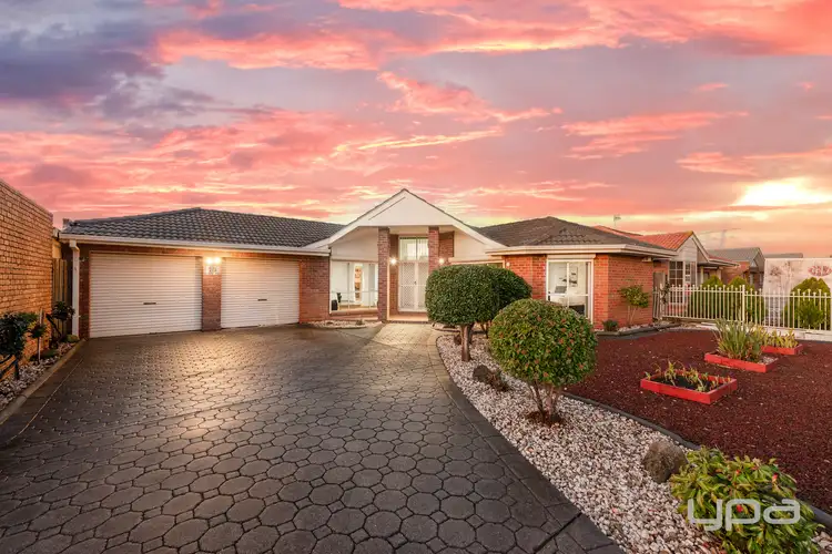 18 Bellbird Avenue, Taylors Lakes VIC 3038