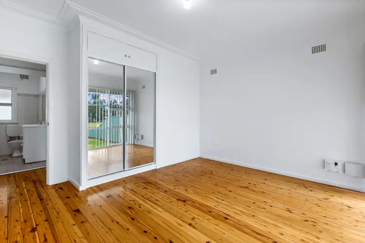 Fifth view of Homely house listing, 9 Barry Street, Cambridge Park NSW 2747