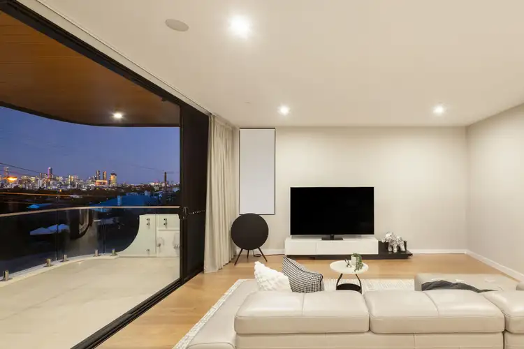2/79 Swann Road, Taringa QLD 4068