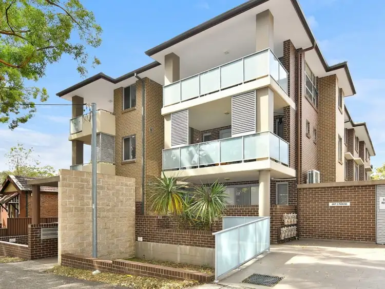 2/8-10 Bembridge Street, Carlton NSW 2218