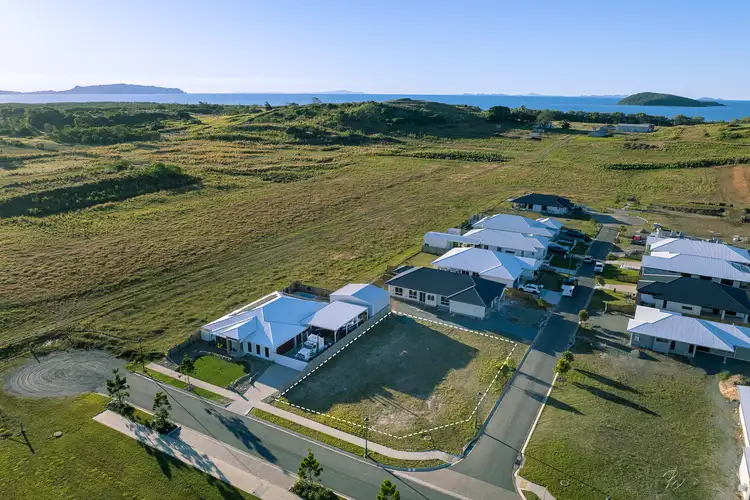 1 Mirage Court, Shoal Point QLD 4750