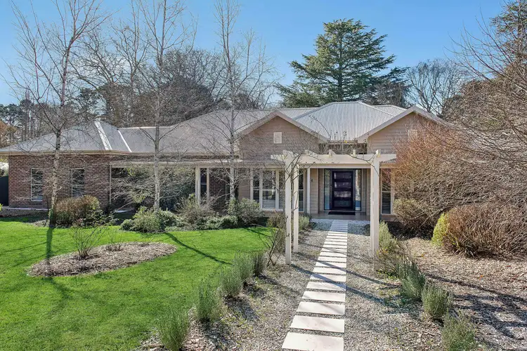 16 Hurlingham Avenue, Burradoo NSW 2576