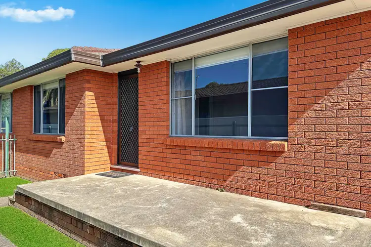 2/121 Central Avenue, Oak Flats NSW 2529