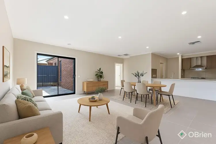 8 Comfrey Place, Clyde North VIC 3978