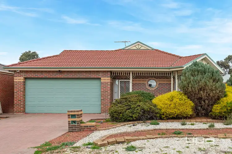 2 Innes Place, Caroline Springs VIC 3023