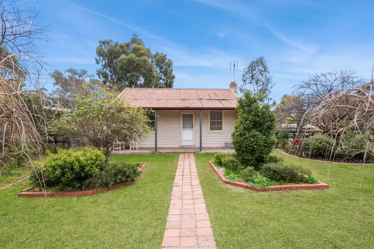 63 Golf Course Road, Ascot VIC 3551