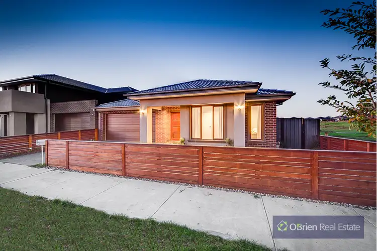 15 Amesbury Way, Clyde North VIC 3978