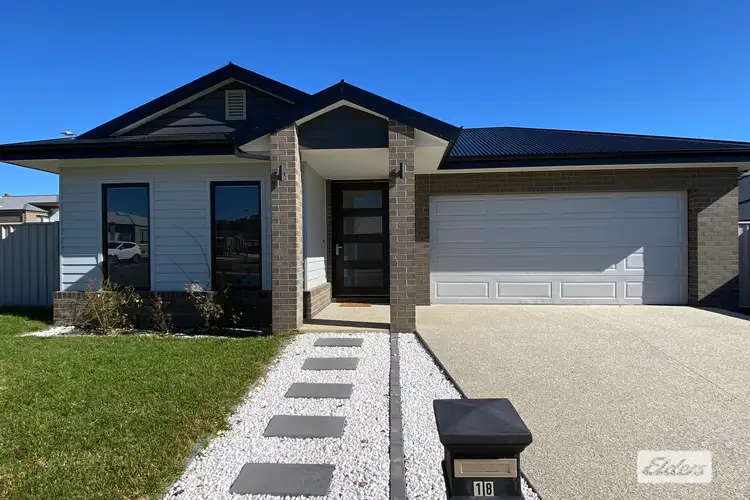 18 MacGibbon Street