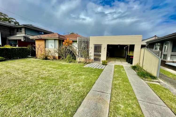 24 Greenmeadows Crescent, Toongabbie NSW 2146