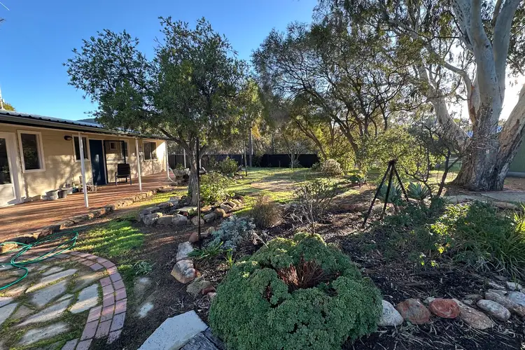 8 Spencers Brook Road, York WA 6302