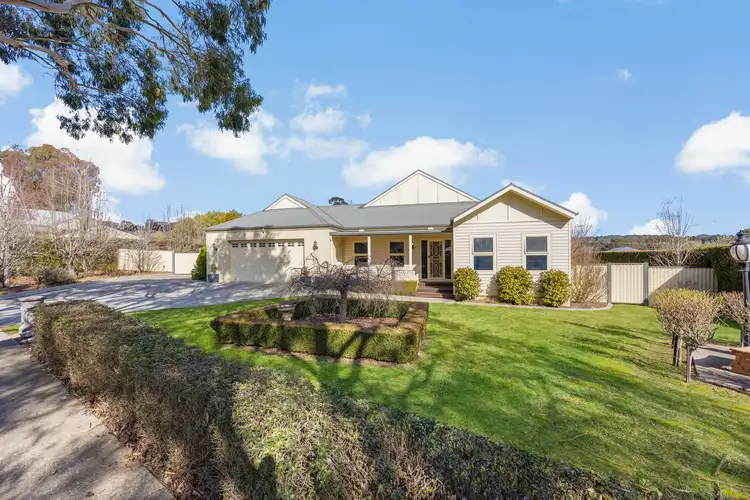 8 Ballymoyer Mews, Woodend VIC 3442